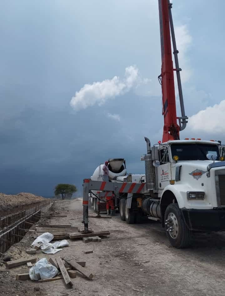Cimentación en Farmaceútica, Parque Industrial Tepeji del Río, Hgo.